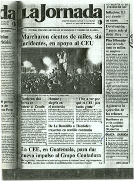 
marcharon cientos de miles , sin incidentes en apoyo al CEU.



