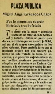 
Por lo menos, no sonreír. Bofetada tras bofetada.


